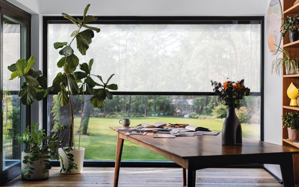 Fot. 2. Markiza ogranicza zużycie energii w urządzeniach klimatyzacyjnych, przez co zmniejsza emisję CO2 do środowiska, a my nie musimy płacić wysokich rachunków za prąd.