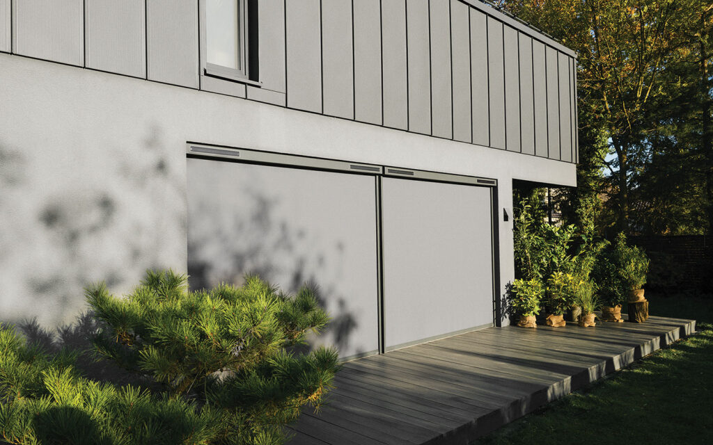 Fot. 5. Markizę z łatwością dopasujemy do najbardziej popularnych kolorów elewacji. Do wyboru jest zarówno kolor prowadnic jak i kolor materiału markizy.